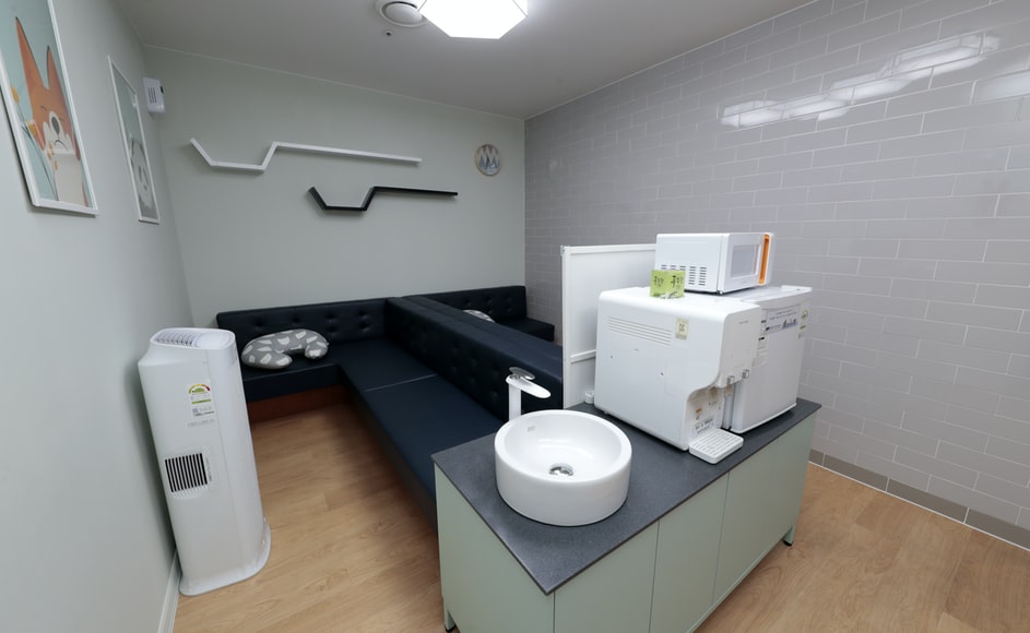 Air purifier in a small room
