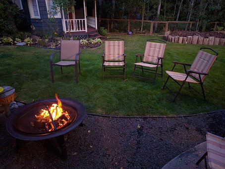 Outdoor fire pit