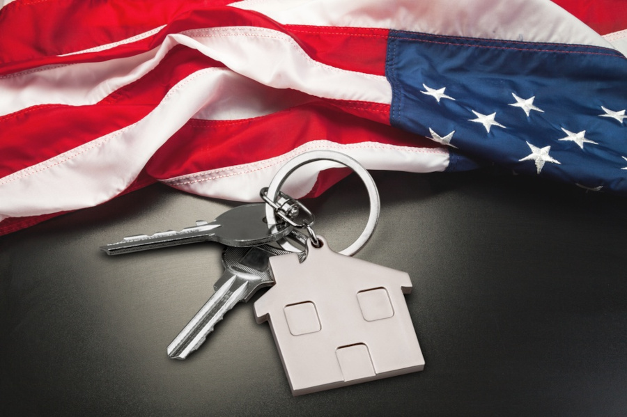 American flag, keys on a keychain