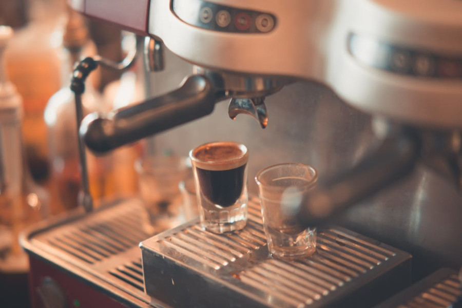 Coffee maker, 2 glasses