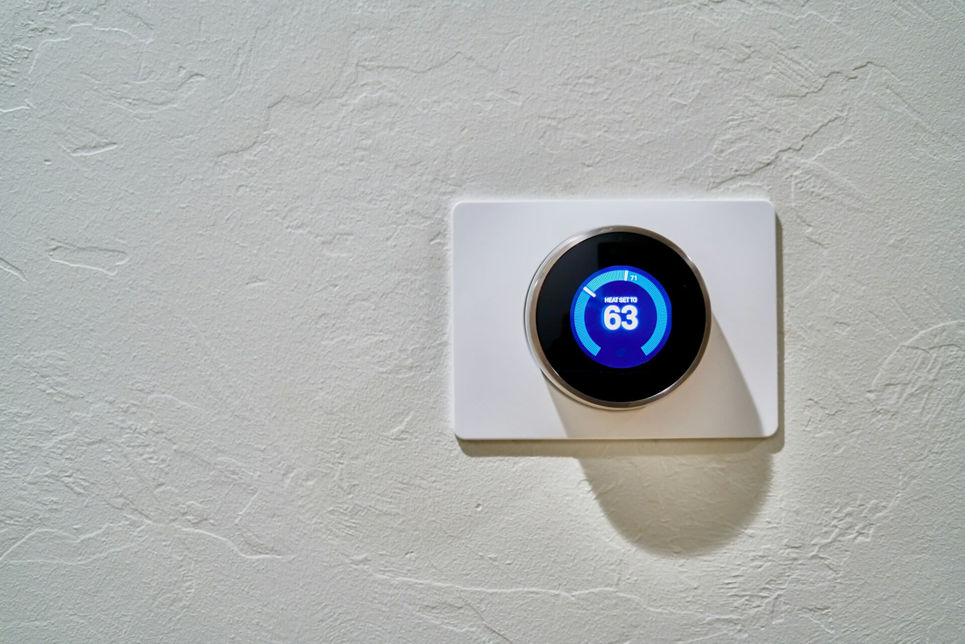 Smart thermostat on a wall. Umage by Unsplash