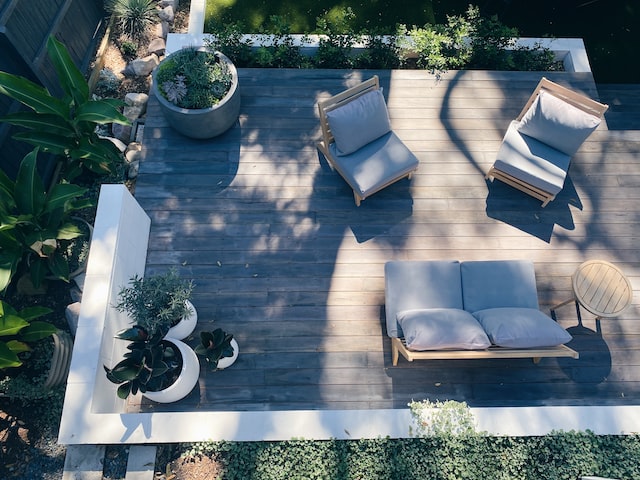 outdoor deck, plants, furniture