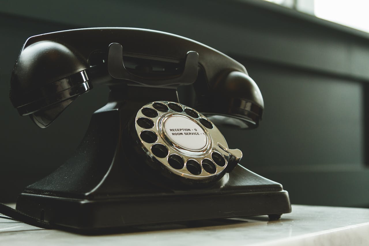 Old black phone. Image by Pexels.