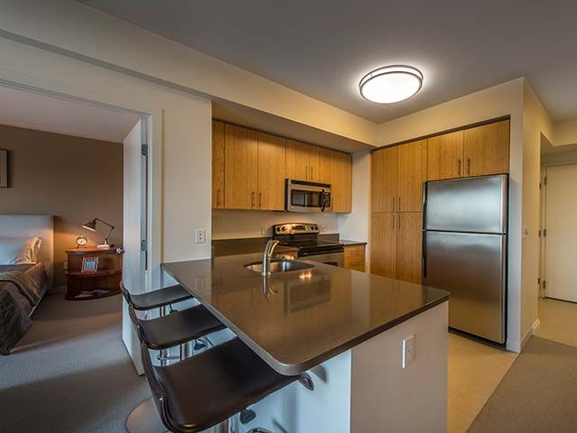 Kitchen and Breakfast Island