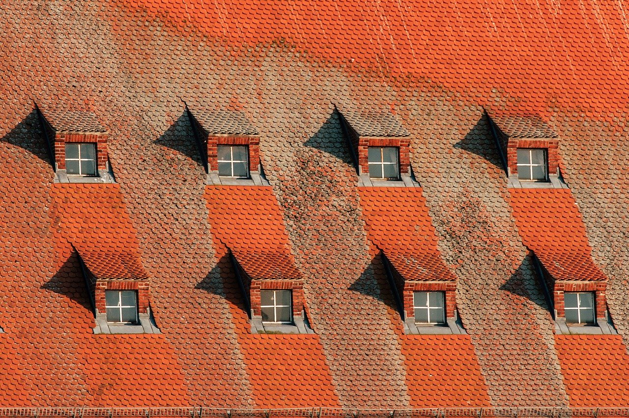 roof windows, roof tiles. Image by Pixabay