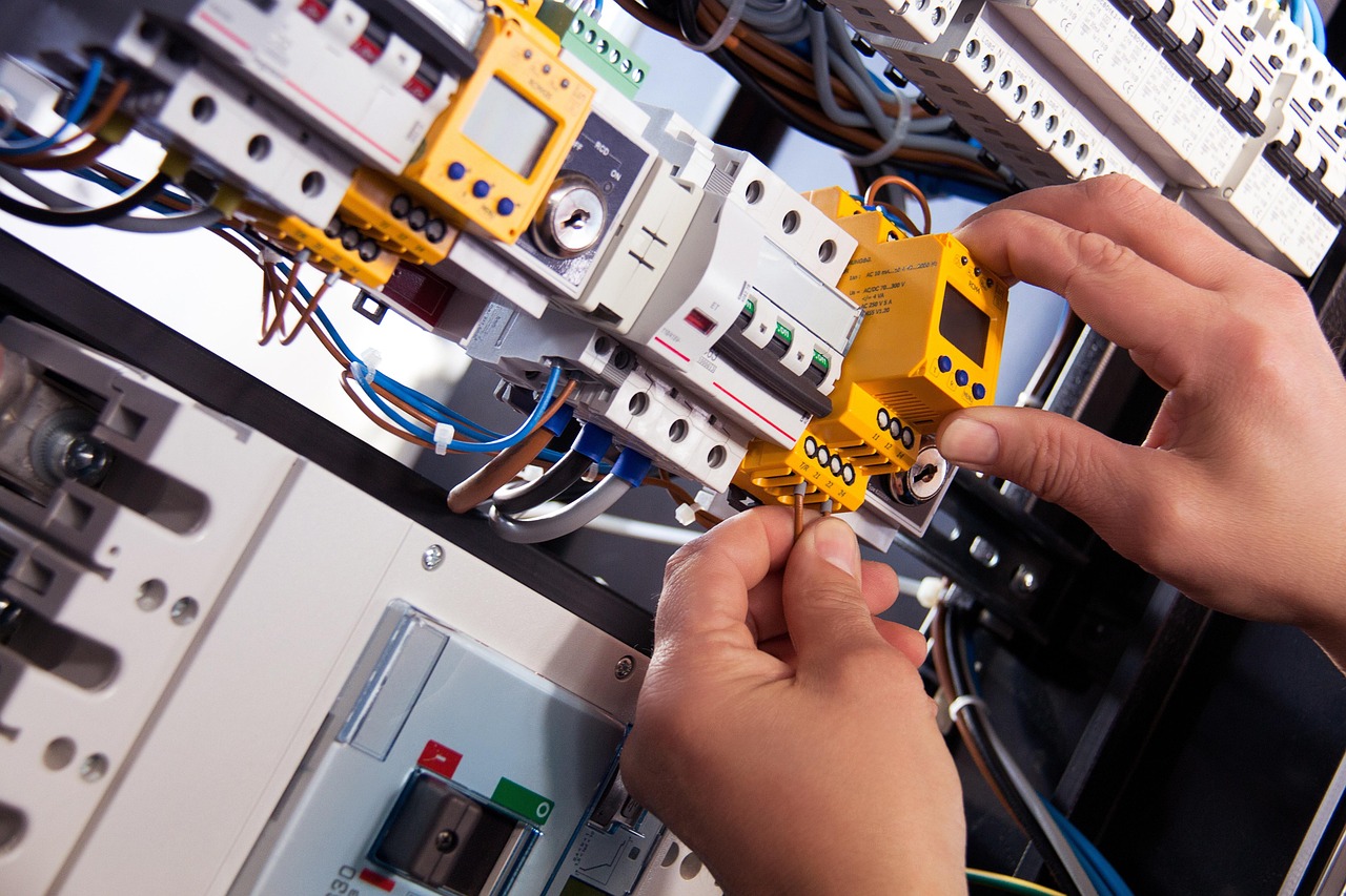 Electric wiring. Image by Pixabay