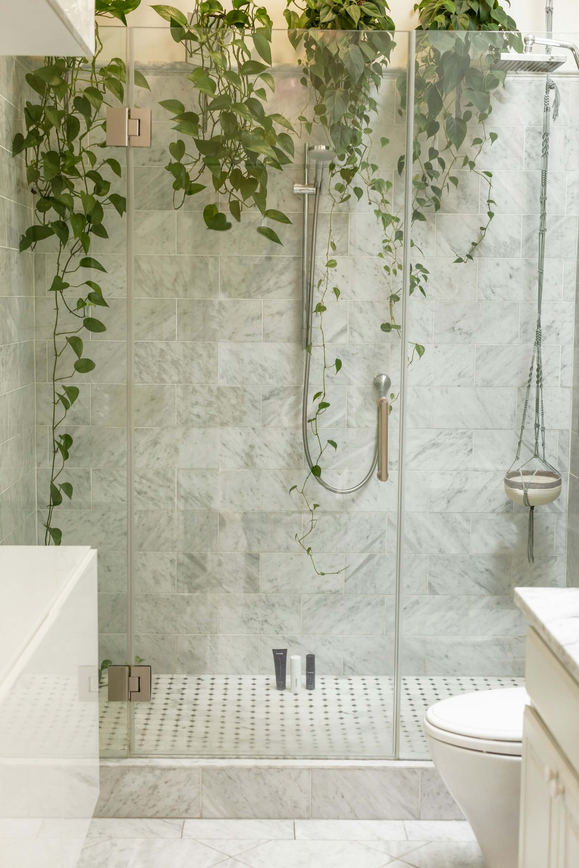 Glass shower door. Image by Unsplash