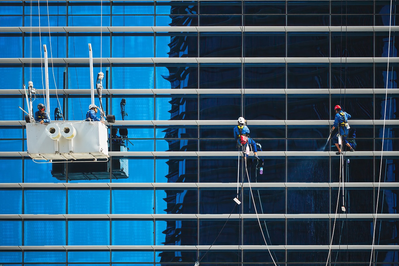 Professional window cleaners. Image by Pixabay