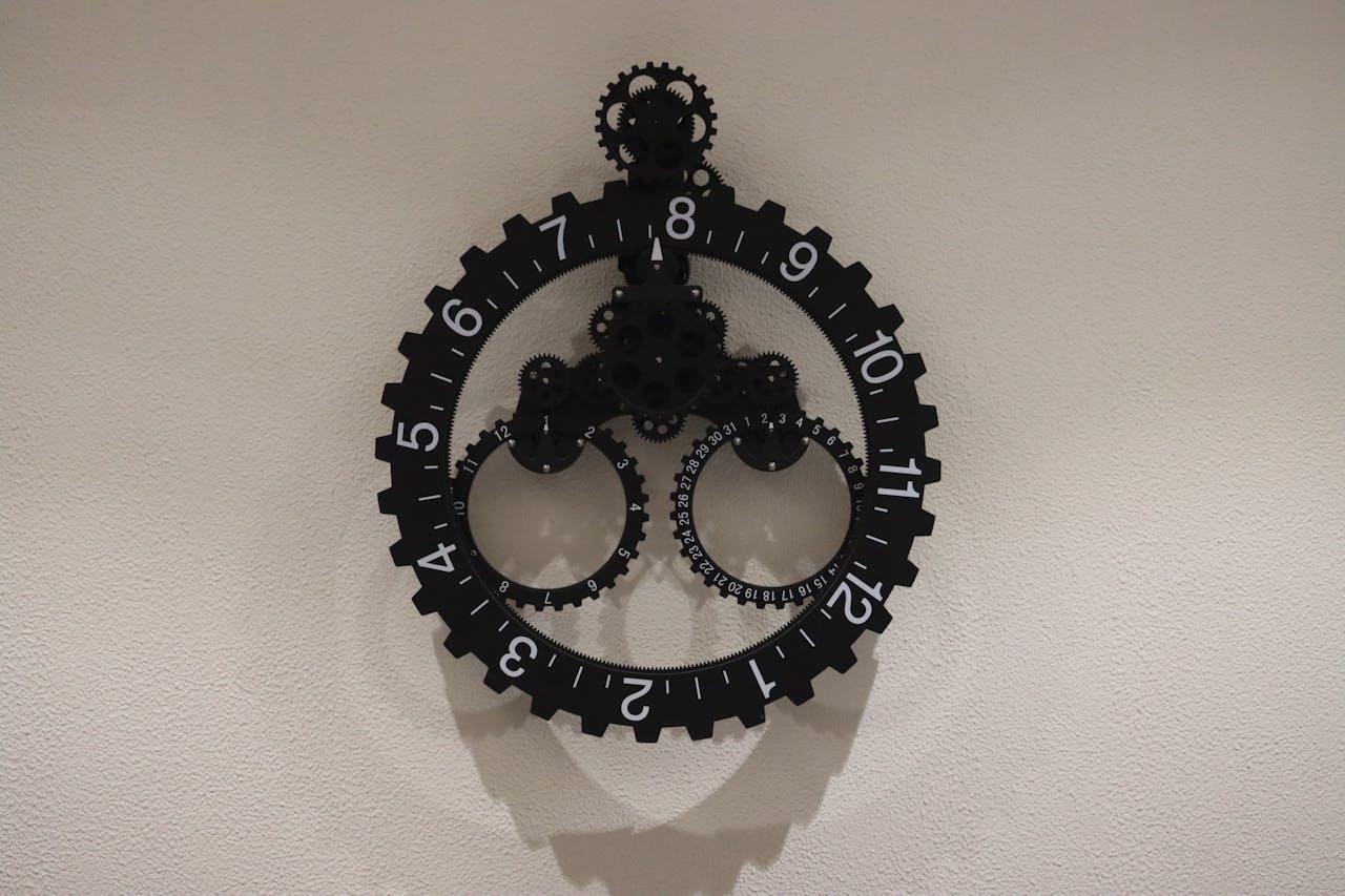 Clock mecanism on a wall. Image by Pexels