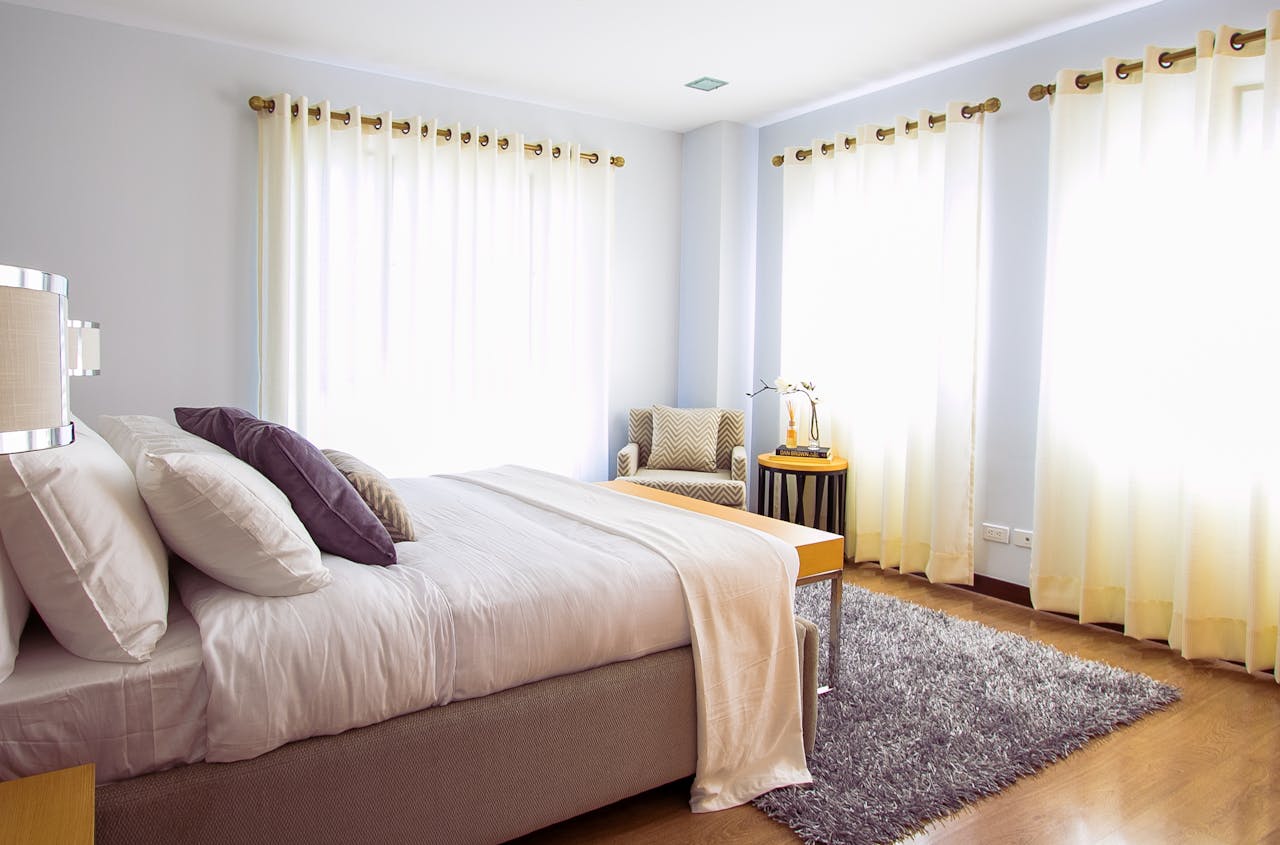 Bedroom, white curtains. Image by Pexels