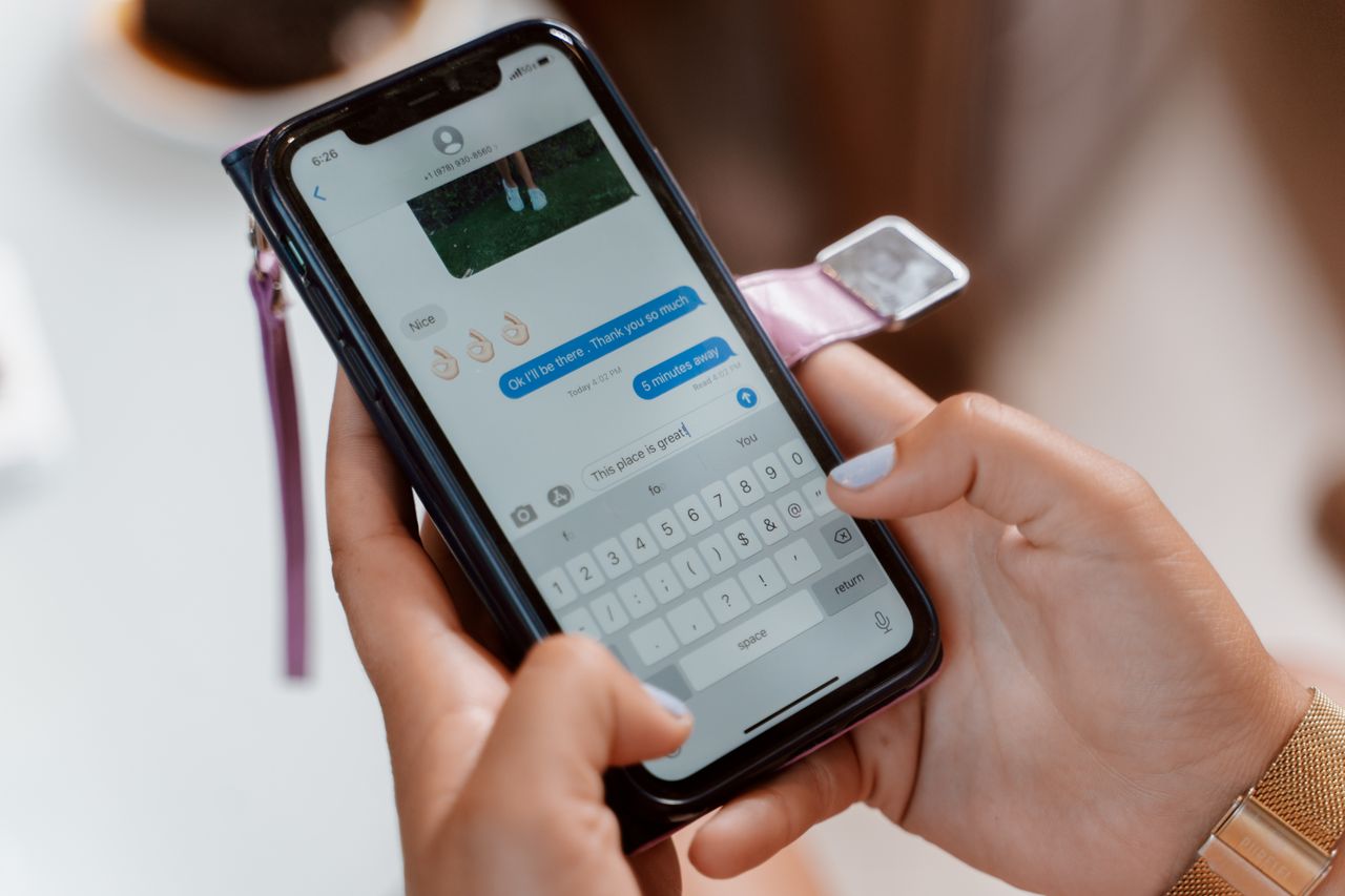 Person texting. Image by Pexels