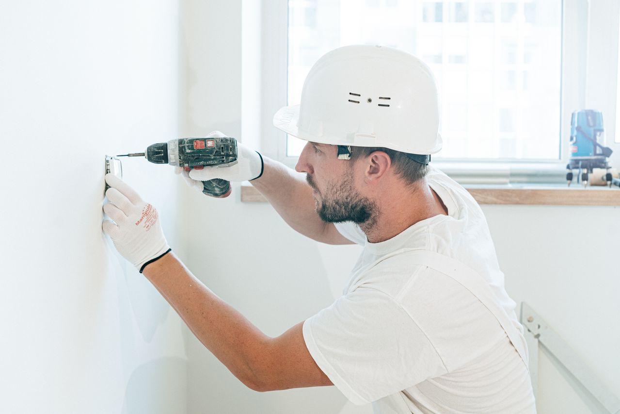 Electrical safety in a rental home. Image by Pexels