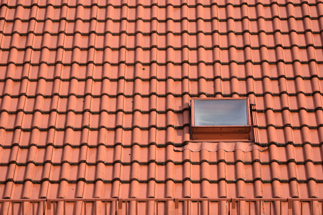 Orange roof brick tiles. Image by Pixabay