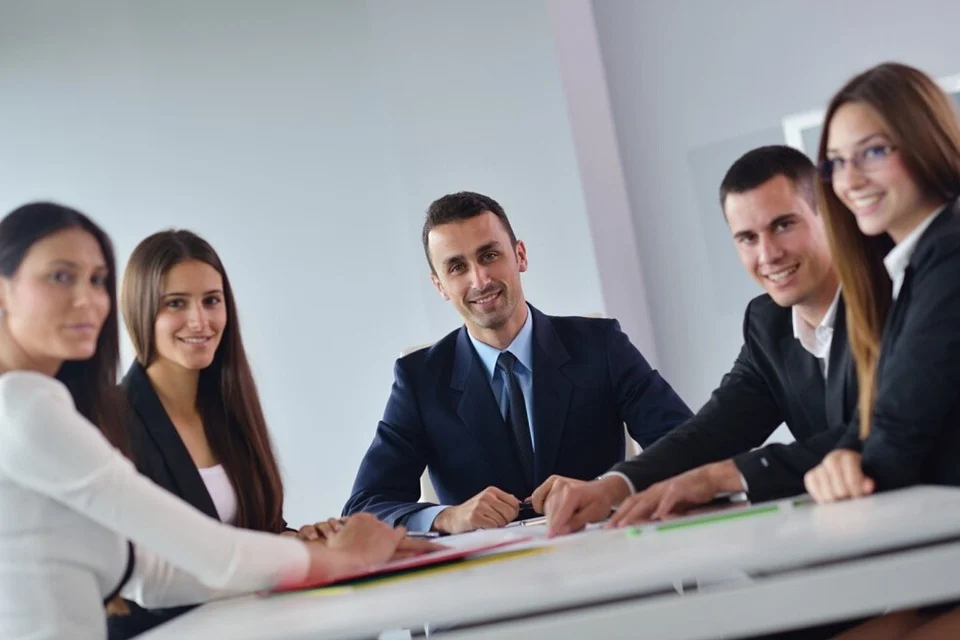 5 people in a business meeting