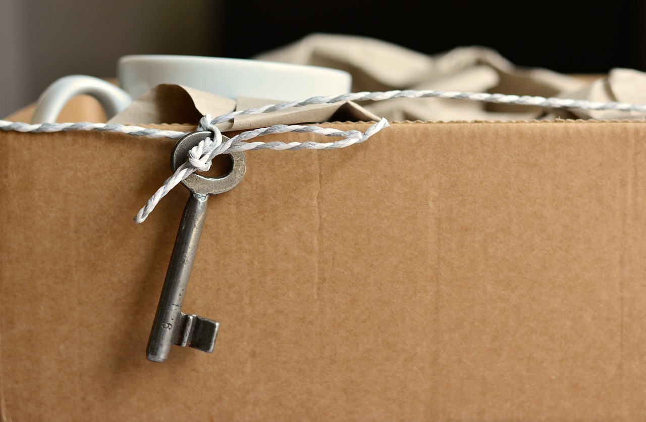 Brown box with a key haning on a string, mug in box