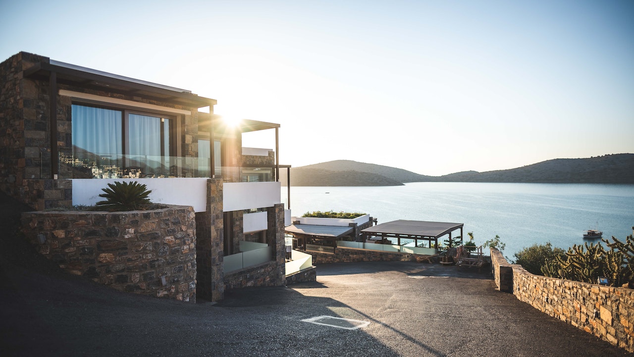 house overlooking the ocean