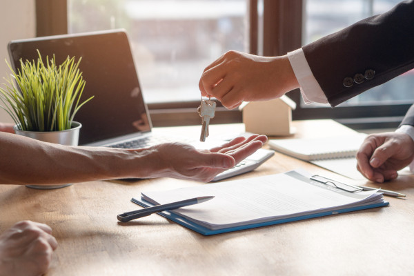 person signing a lease