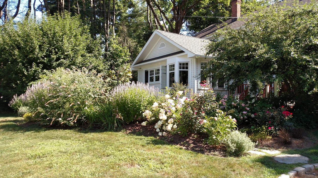 House with landscaped front yard in spring. Image by Pixabay