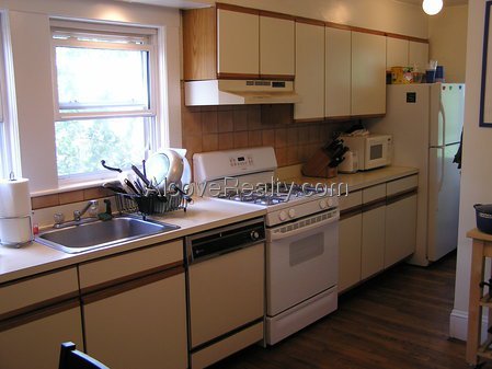 3 Bed Apartment for Rent in Somerville - Near Porter MA | Listed by Alcove Realty, LLC 