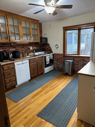2 Bedroom Apartment for Rent in Newton - Newtonville, MA