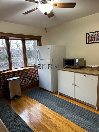 2 Bedroom Apartment for Rent in Newton - Newtonville, MA