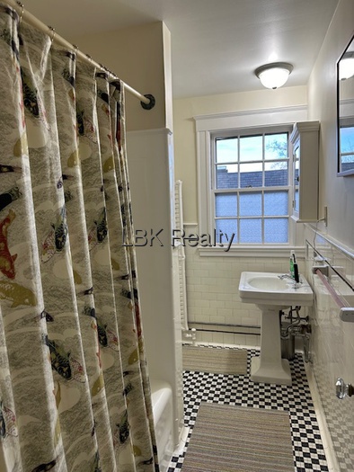 2 Bedroom Apartment for Rent in Newton - Newtonville, MA