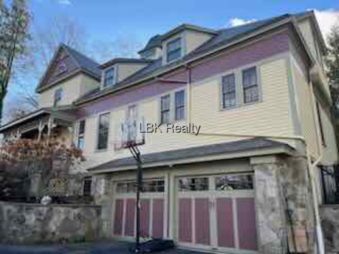 3 bedroom apartment in Newton - Newton Centre - LBK Realty