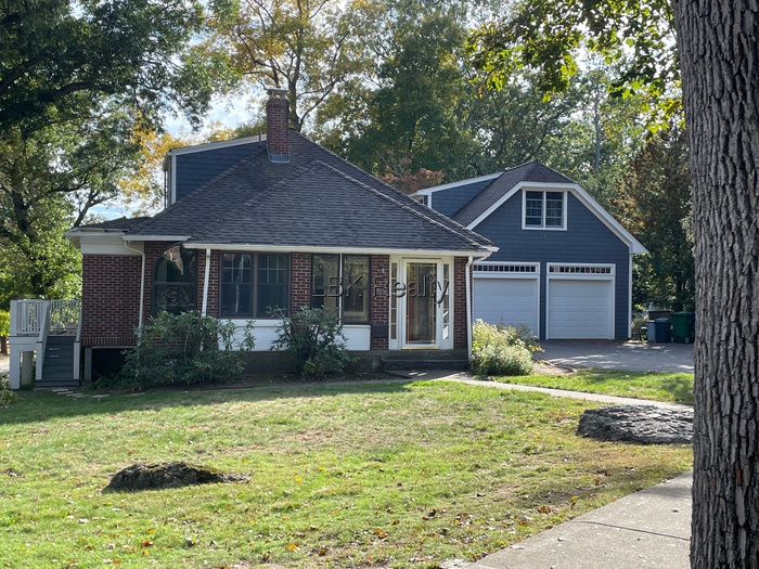 3 bedroom plus apartment in Newton - LBK Realty