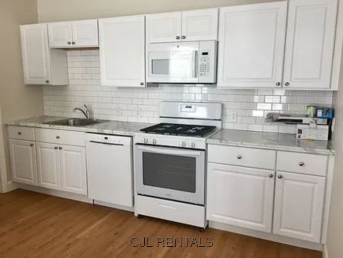 2 Bedroom Plus Apartment for Rent in Waltham, 