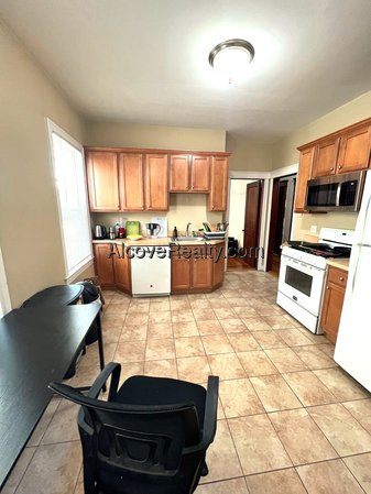 3 Bedroom Apartment for Rent in Somerville - Davis Square, MA