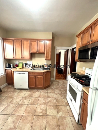3 Bedroom Apartment for Rent in Somerville - Davis Square, MA