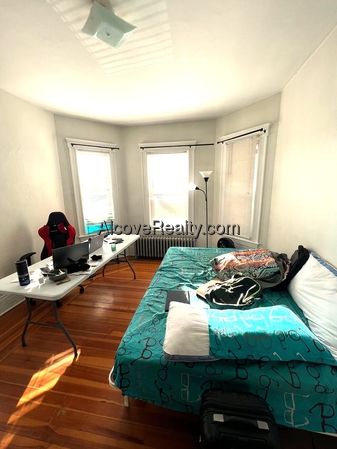 3 Bedroom Apartment for Rent in Somerville - Davis Square, MA