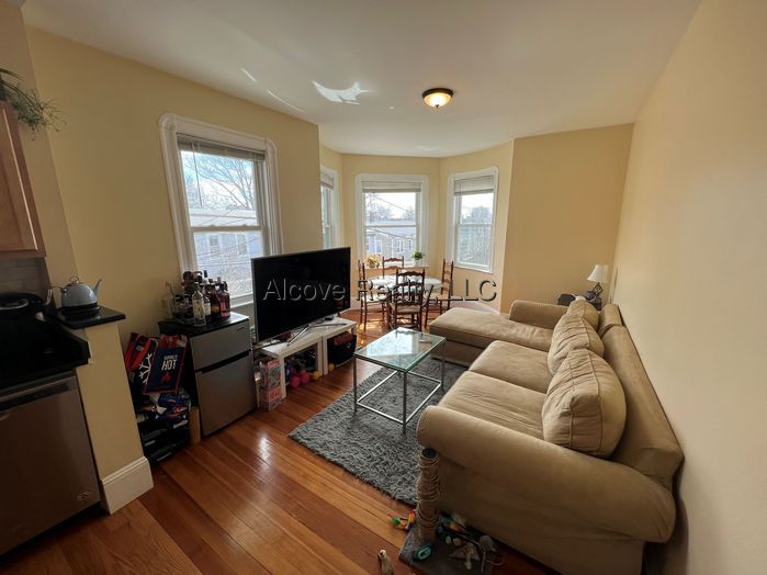 2 Bedroom Apartment for Rent in Somerville - Near Porter, MA