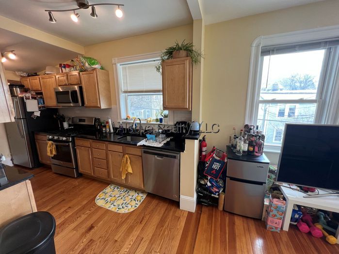 2 Bedroom Apartment for Rent in Somerville - Near Porter, MA