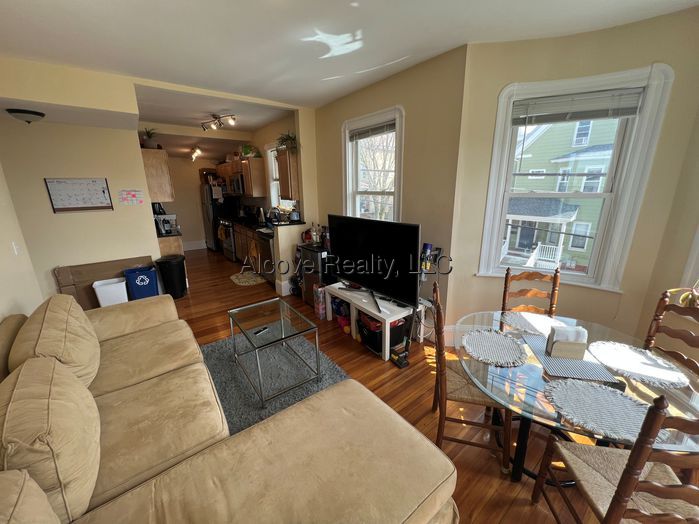 2 Bedroom Apartment for Rent in Somerville - Near Porter, MA