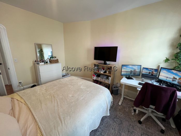 2 Bedroom Apartment for Rent in Somerville - Near Porter, MA