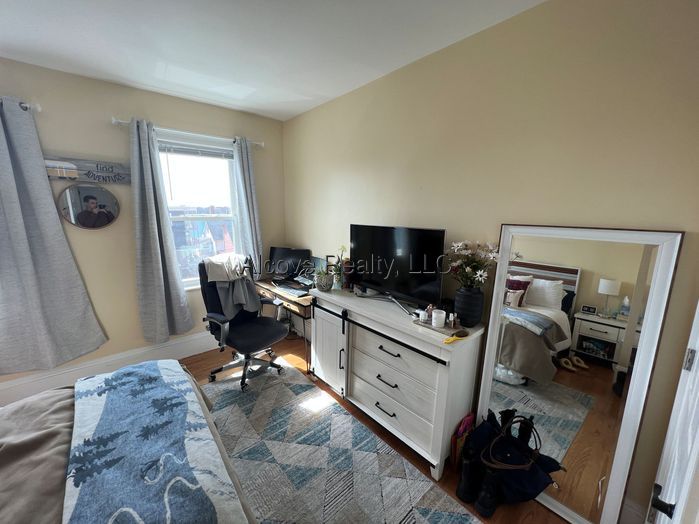 2 Bedroom Apartment for Rent in Somerville - Near Porter, MA