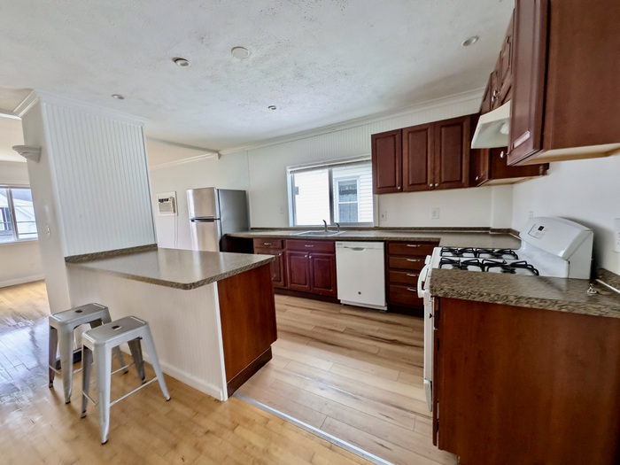 3 Bedroom Apartment for Rent in Malden, 