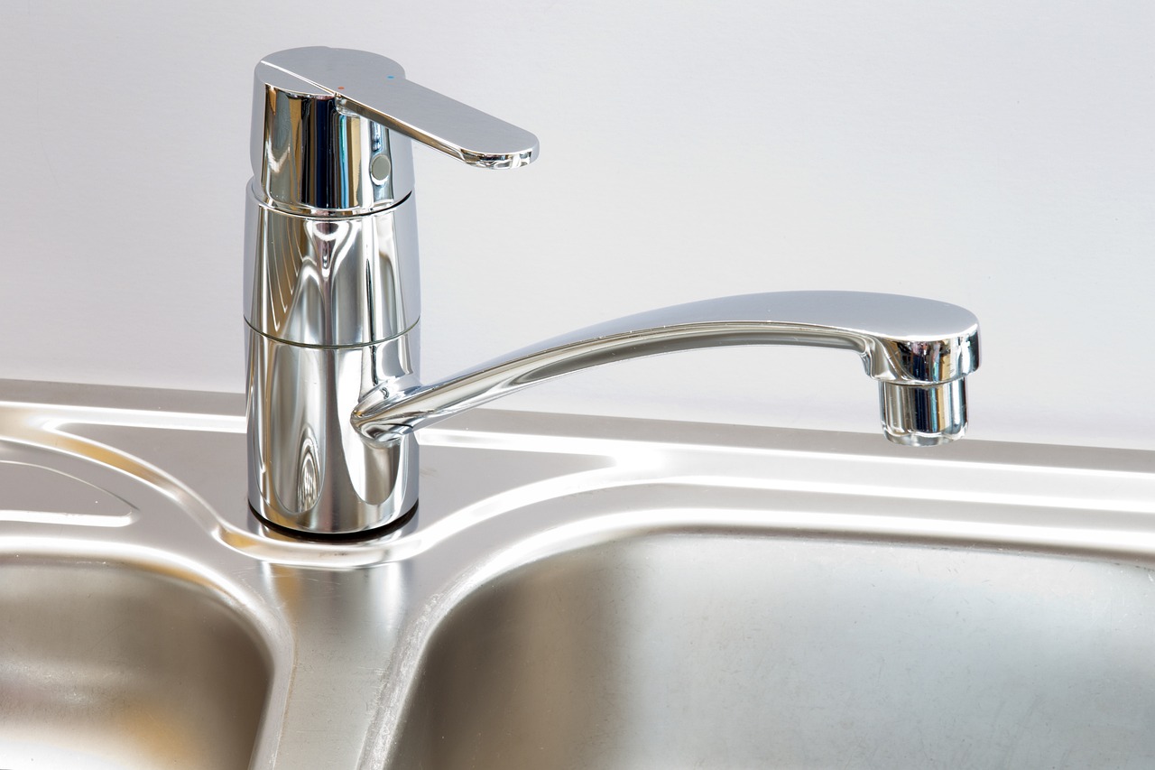 kitchen faucet. Image by Pixabay