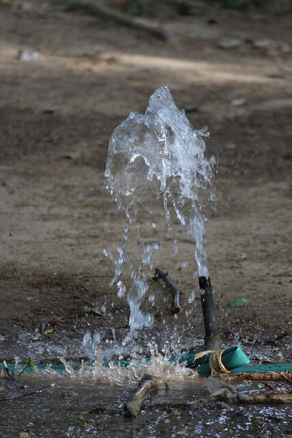 Burst pipe plumbing emergency at home. Image by Pixabay