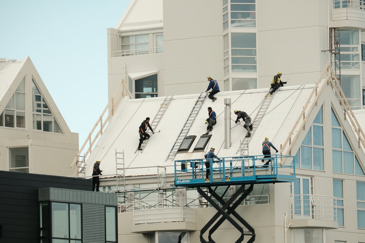Workers repairing roof. Image by Pexels