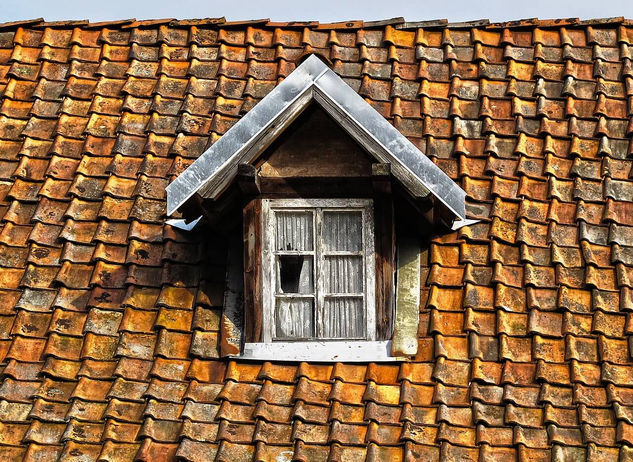 Old roof tiles, broken window. Image by Pixabay