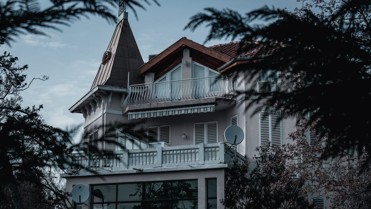 House with balcony and porch. Image by Pexels