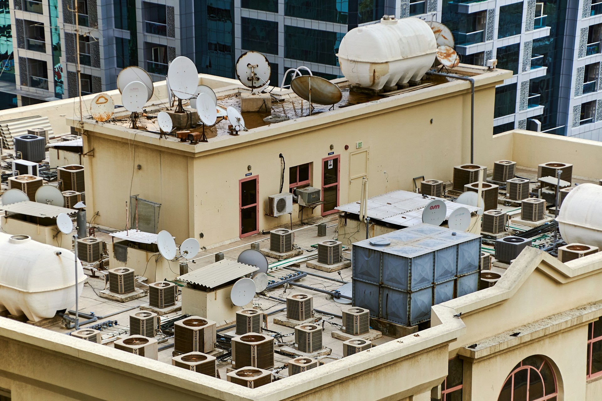 Building rooftop with multiple HVAC and mechanical appliances. Image by Unsplash