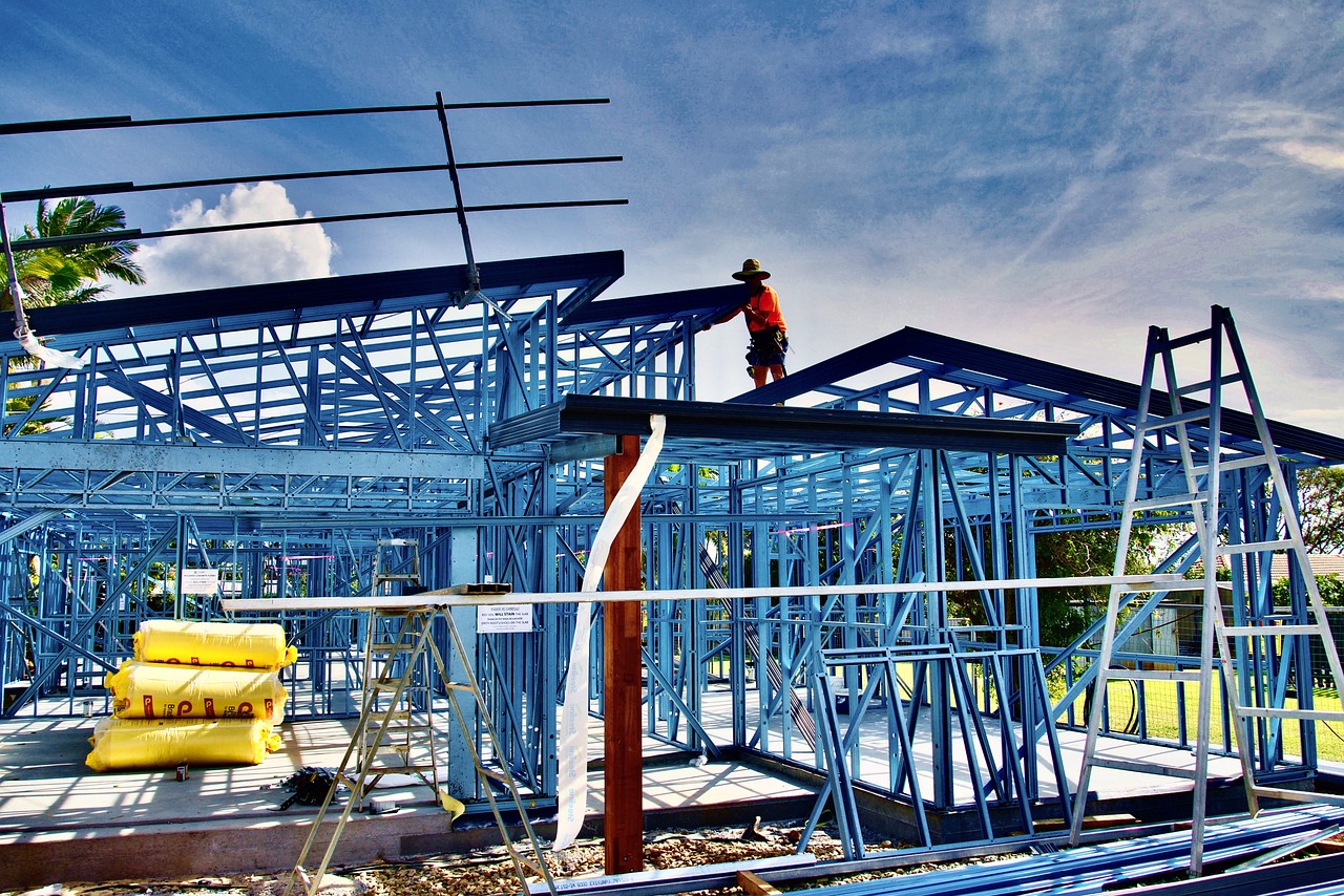 Constructionm framing steel house. Image by Pixabay.