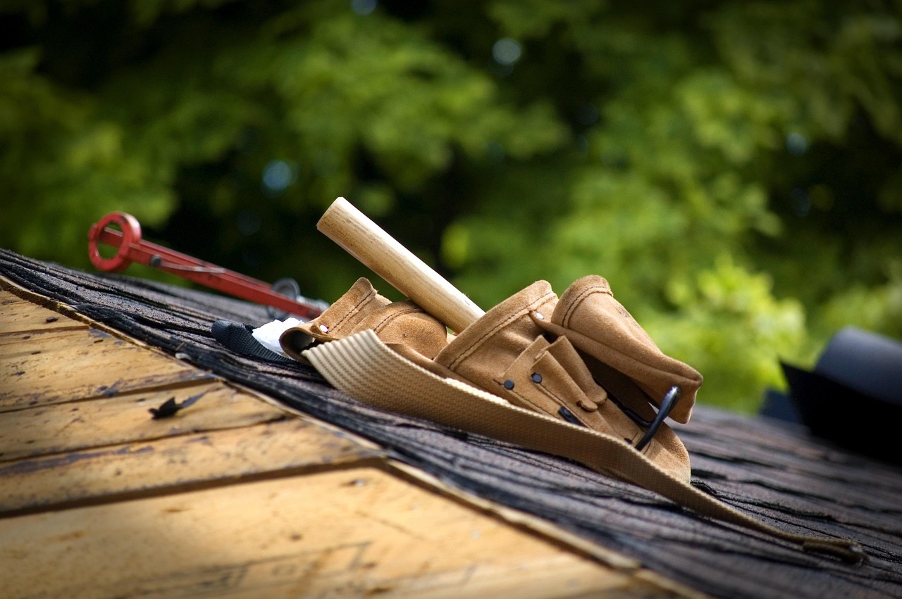 A tool belt with various tools hanging on a roof. Image by Pixabay