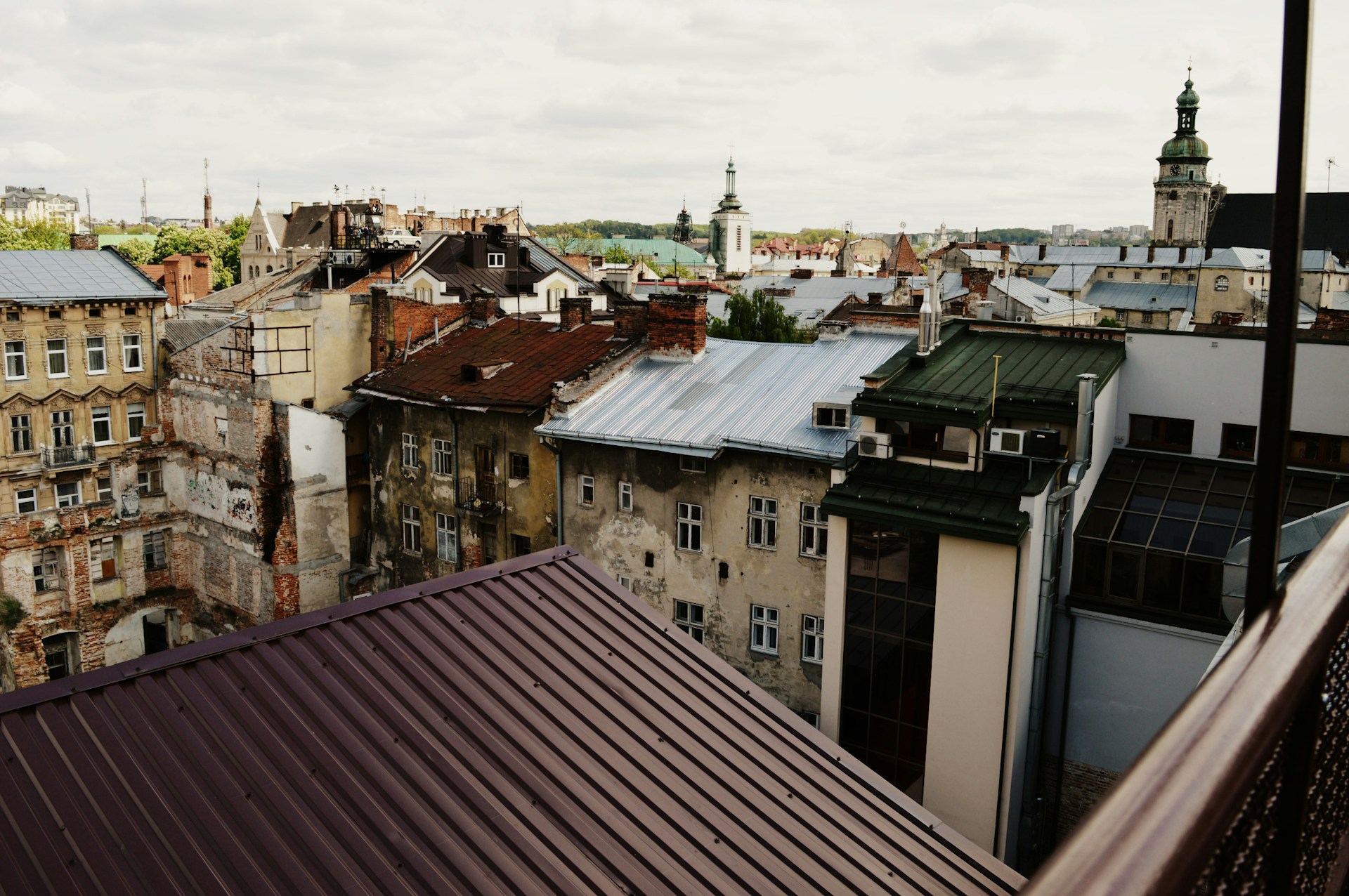 Cathedral surrounded by houses during daytime. Image by Unsplash