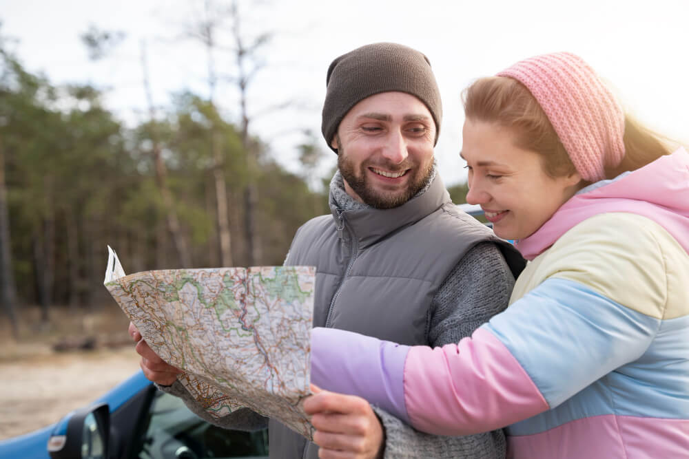 Couple with a map. Image by Freepik