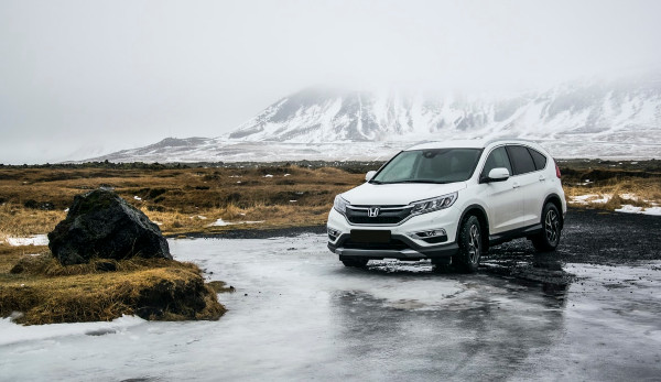 white car, white mountains in the backgrund