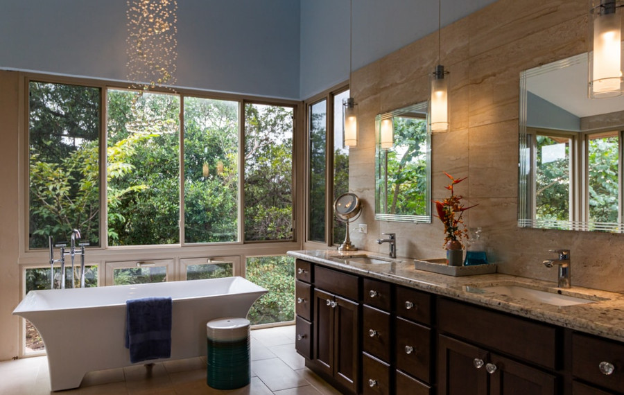 Luxurious bathroom with lots of windows